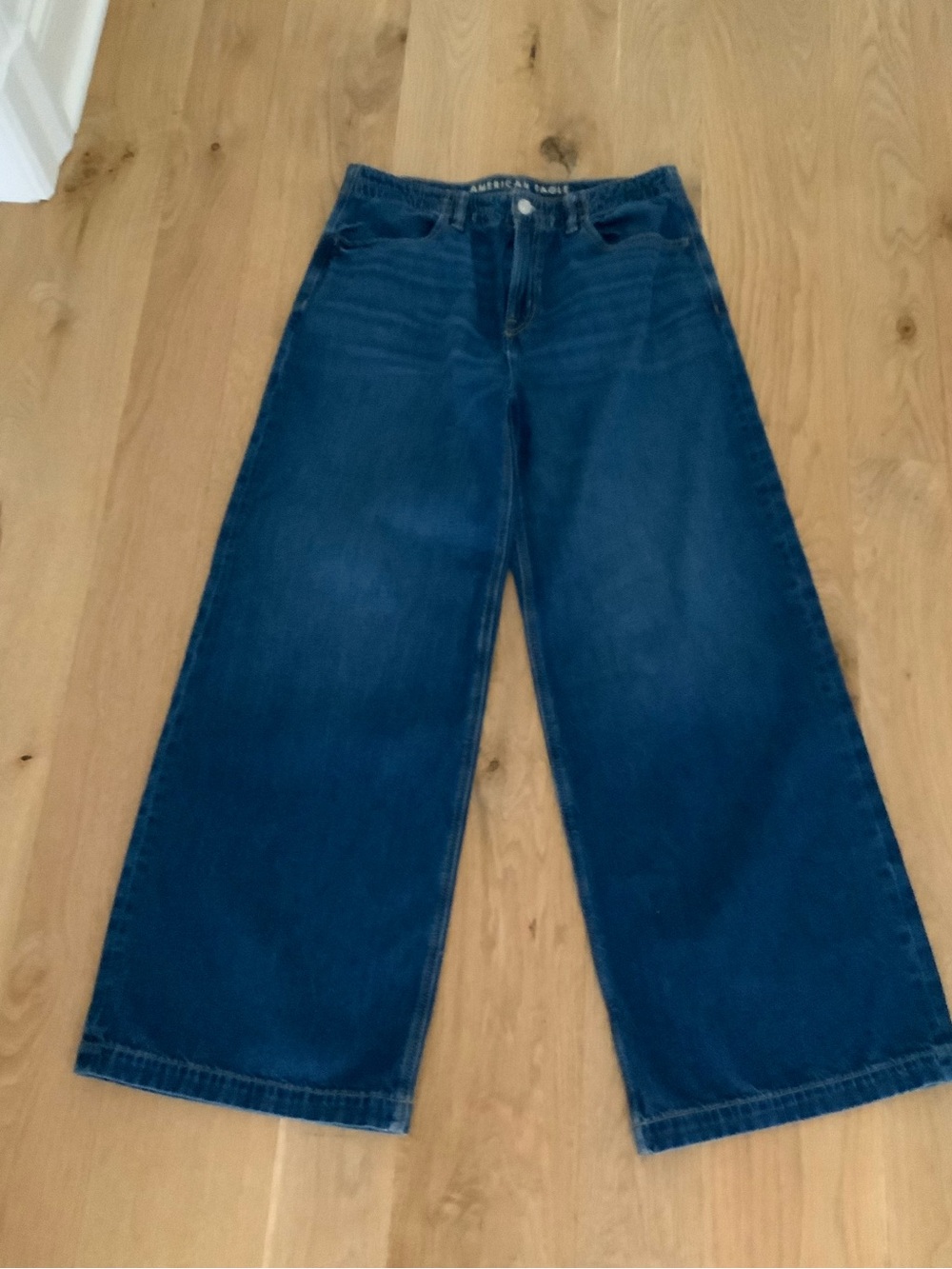 AE Dreamy Drape Strigid Low-Rise Ultra Wide-Leg Jean - Picture 3 of 8